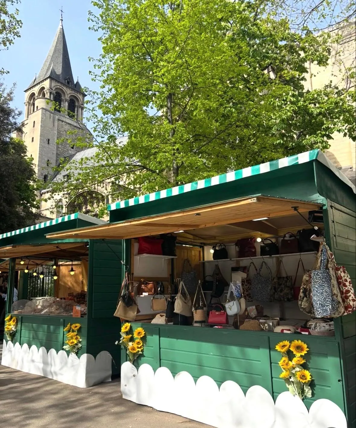 Village de Saint-Germain-des-Prés photographié au printemps